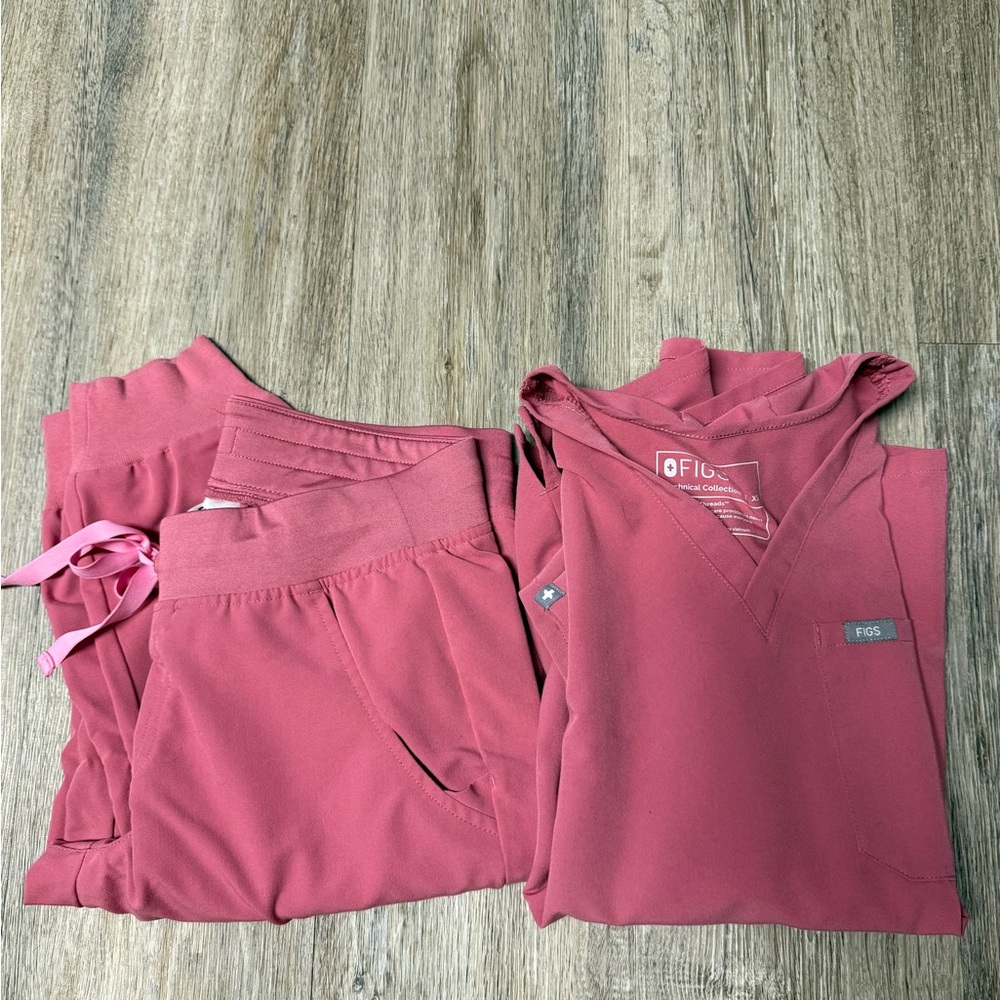 FIGS scrub set.